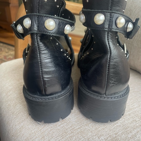ZARA Basic Collection Flat Black Leather Ankle Boots/ Faux Mother of Pearls - Picture 11 of 11